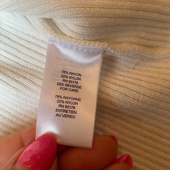 t Tahari BNWOT White Ribbed Split Vneck Sweater Pullover Large - Picture 7 of 7